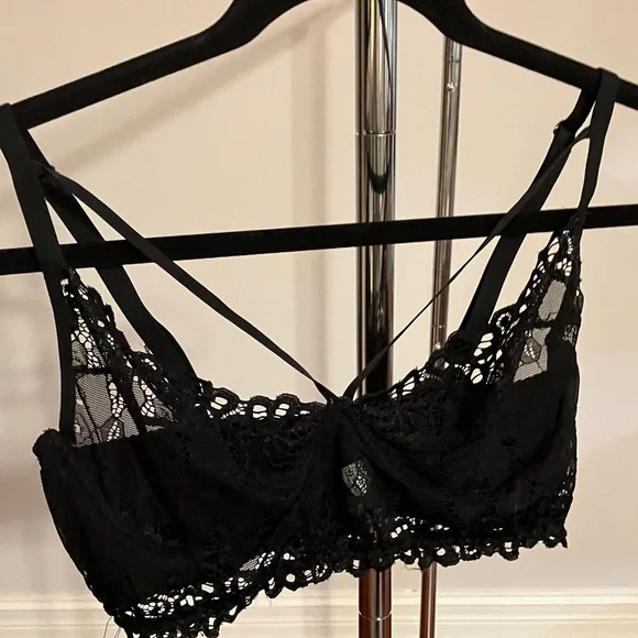 Chic Black Lace Underwire Bra - Picture 3 of 12